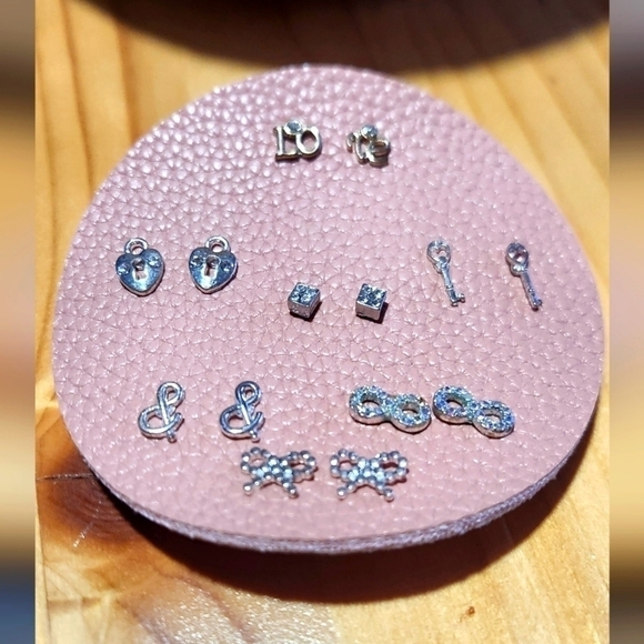 Jewelry - Silver Studded Earrings Set of 7